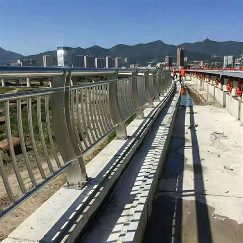广安不锈钢复合管桥梁立柱规格
